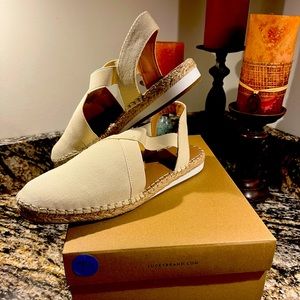 Adorable canvas espadrille